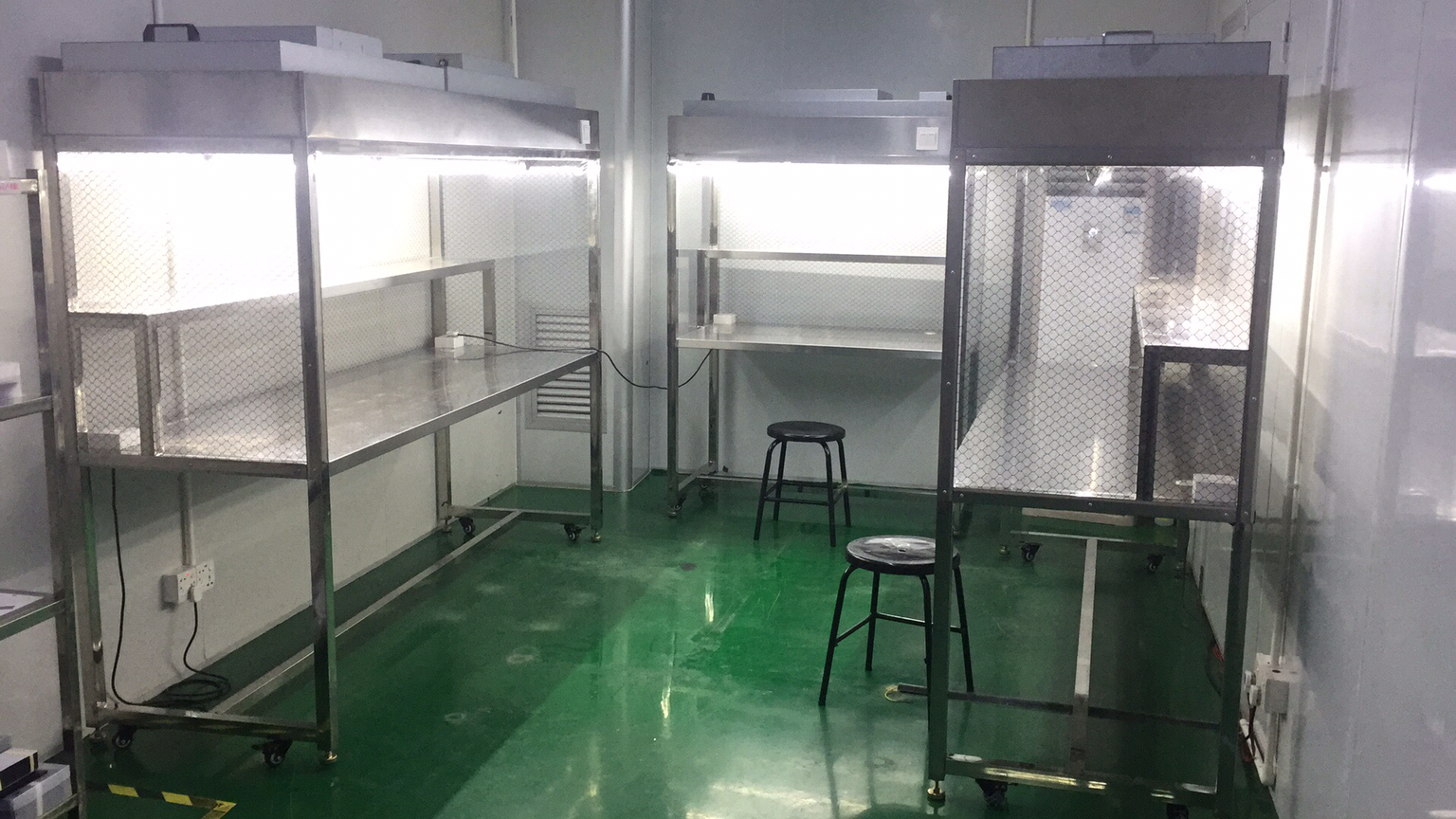大亞灣防靜電不銹鋼鋁型材無塵潔凈工作臺制作廠家 大亞灣防靜電不銹鋼鋁型材無塵潔凈工作臺制作廠家